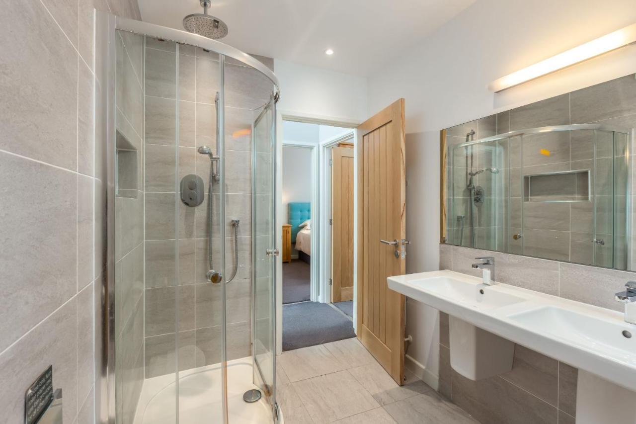 27, Retallack & Holiday home